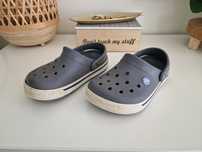 Crocs szare z niebieskim napisem J1 32-33