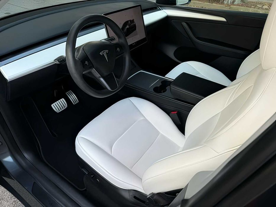 Tesla Model Y      2022