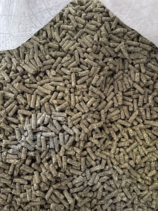 Повноцінний корм для кролів