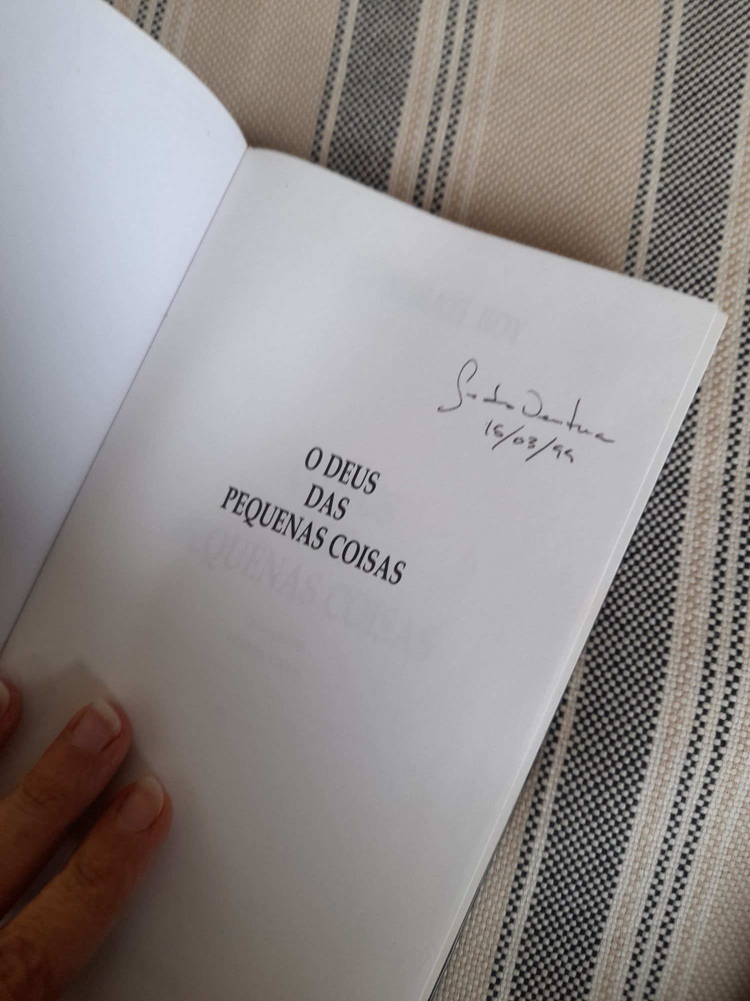 Livro "O deus das pequenas coisas "