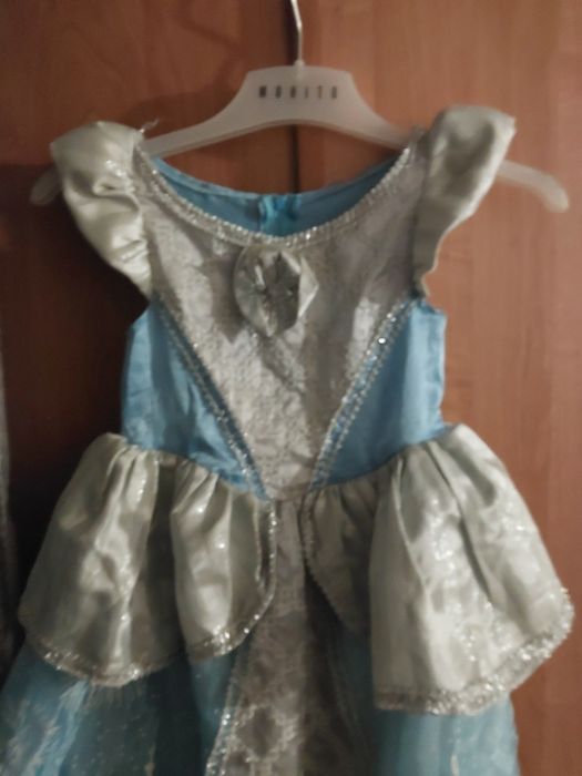 1.Продається плаття  2. Здається в оренду