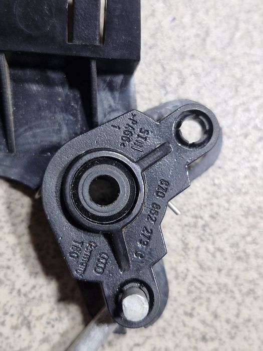 Mechanizm otwierania klapki wlewu paliwa audi a2