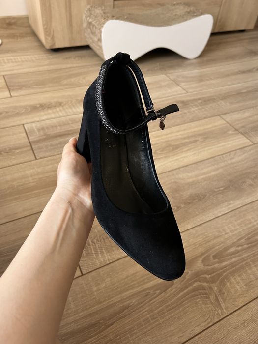 замшеві туфлі на каблуці