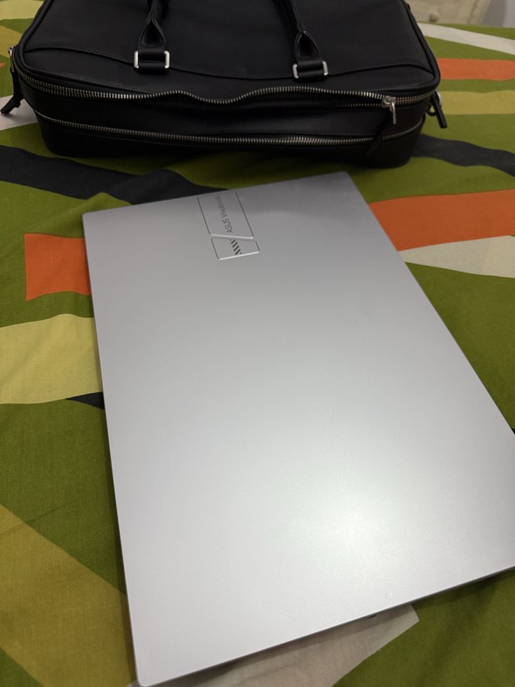 Portatil ASUS VIVOBOOK16 com FATURA