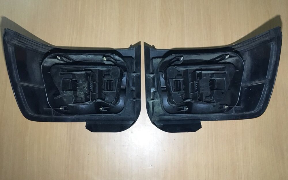 Farolins ou Farol Trás de origem do Rover série 200