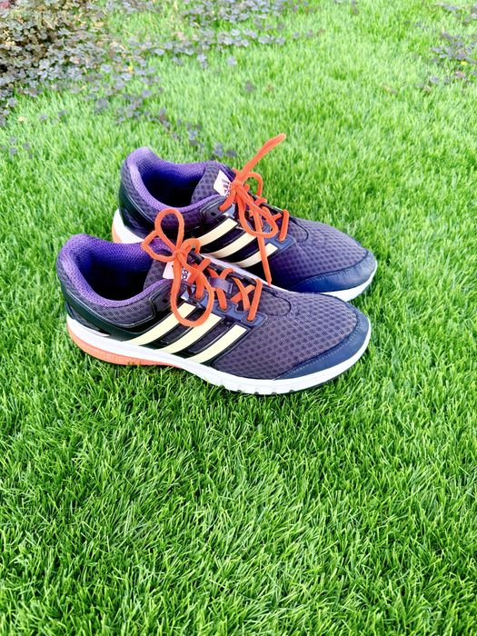 Sapatilhas Adidas tamanho 40