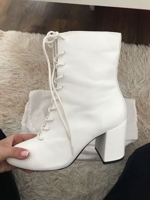 Bershka ботинки черевики білі