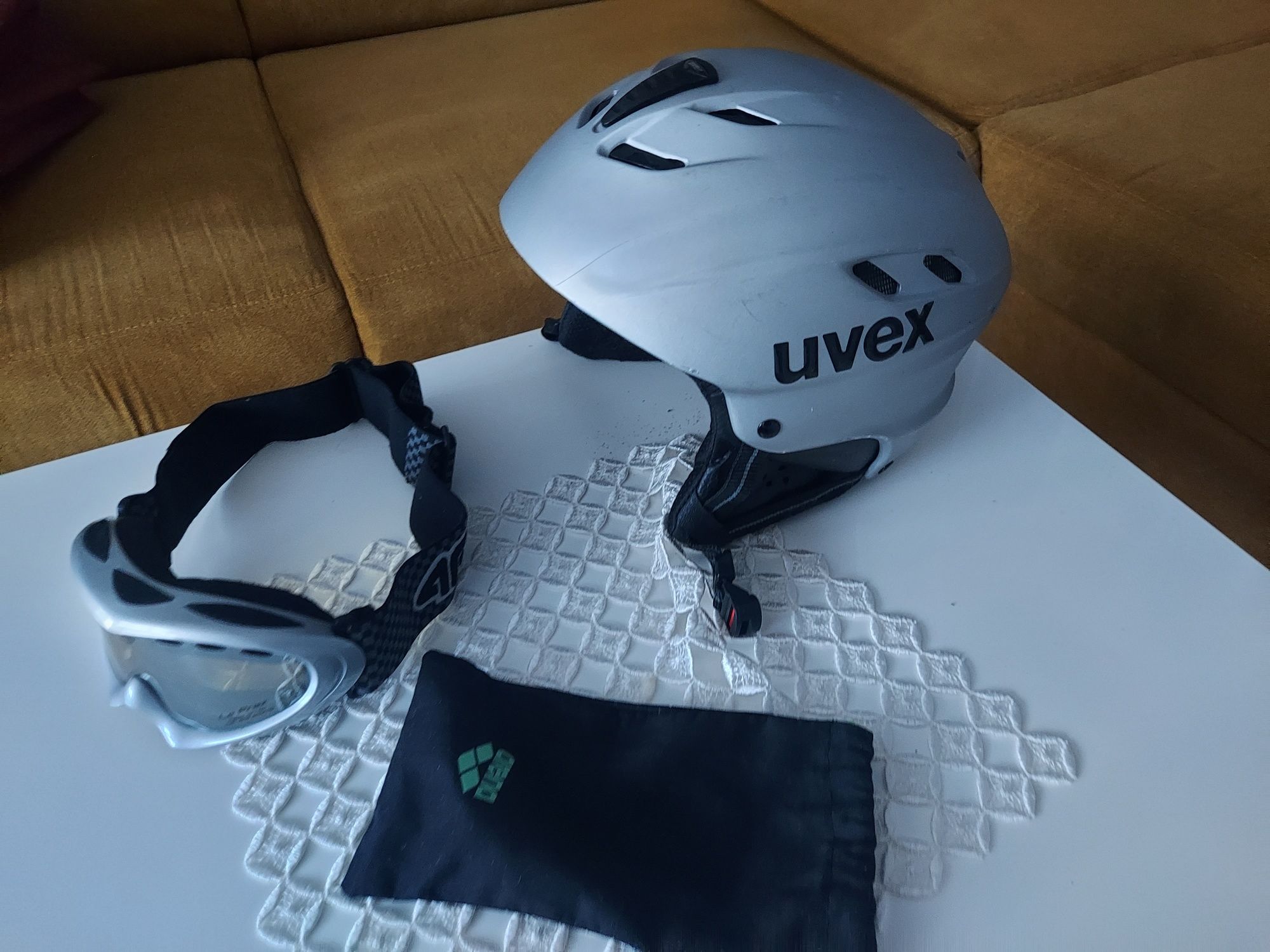 Kask narciarski Uvex XS-M gogle 4F