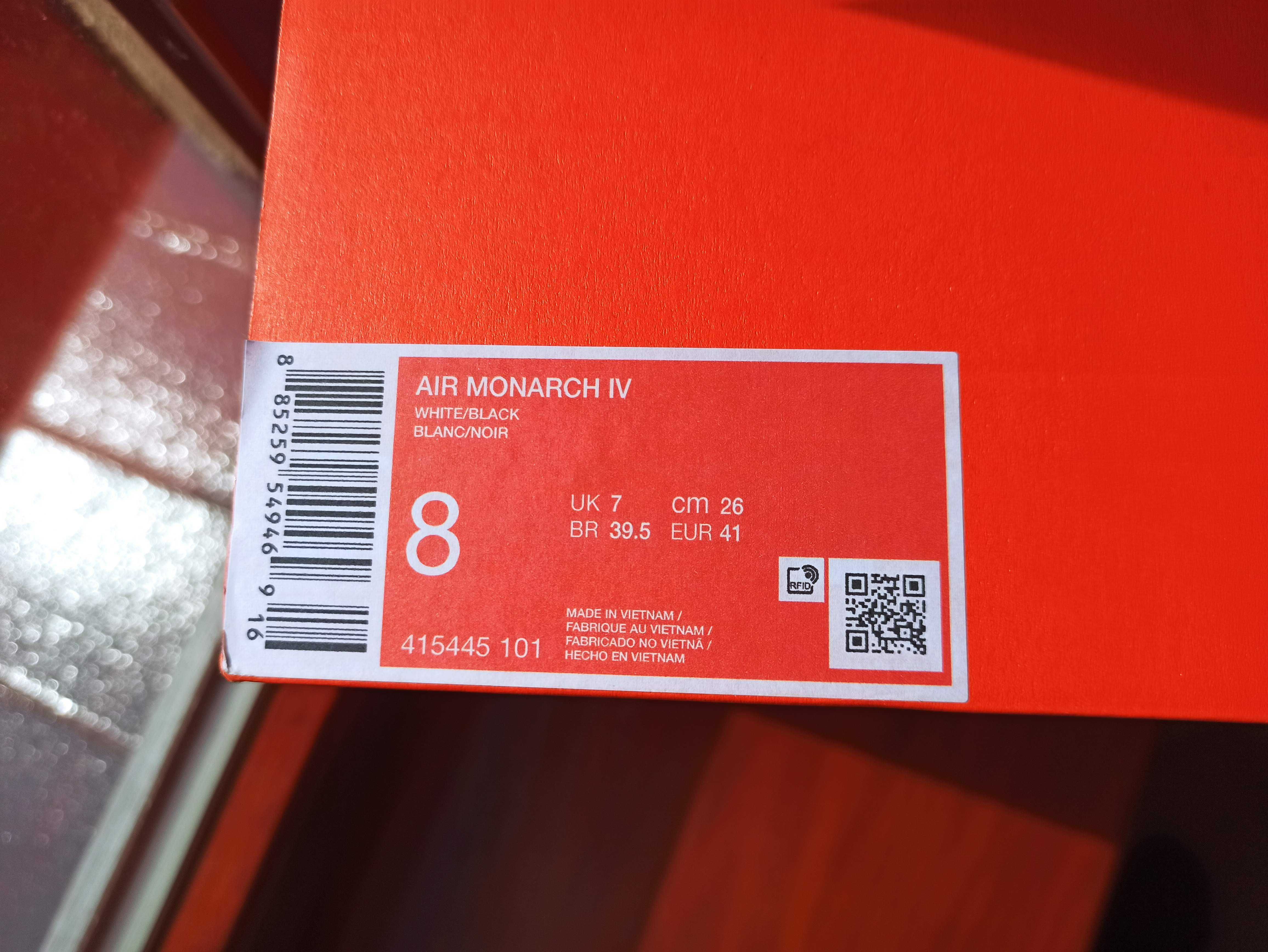 (r. 41) Nike Air Monarch IV White Black 415445,-101