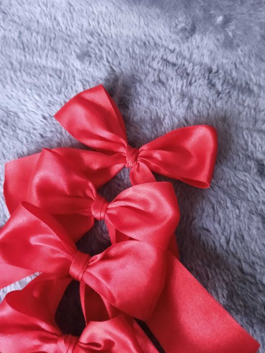 Czerwone kokardki dekoracyjne z wstążki; 4 sztuki