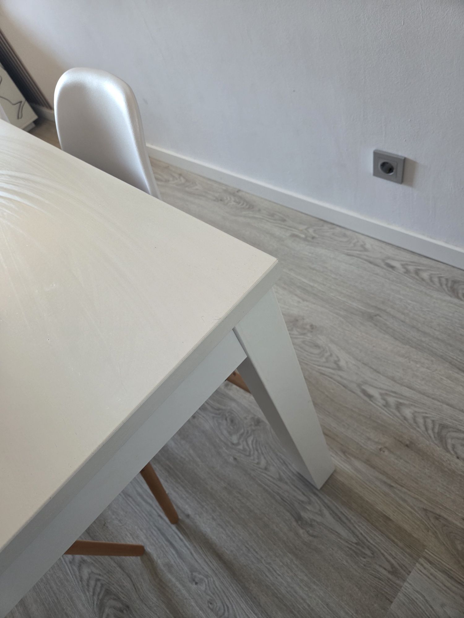 Mesa  extensível com cadeiras