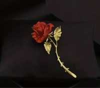 Broszka Czerwoną Różą