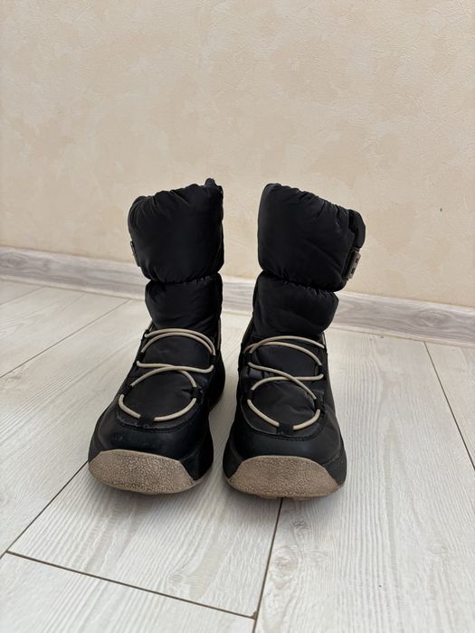 Продам зимові чоботи сапоги взуття черевики дутики дівчинка 35 р