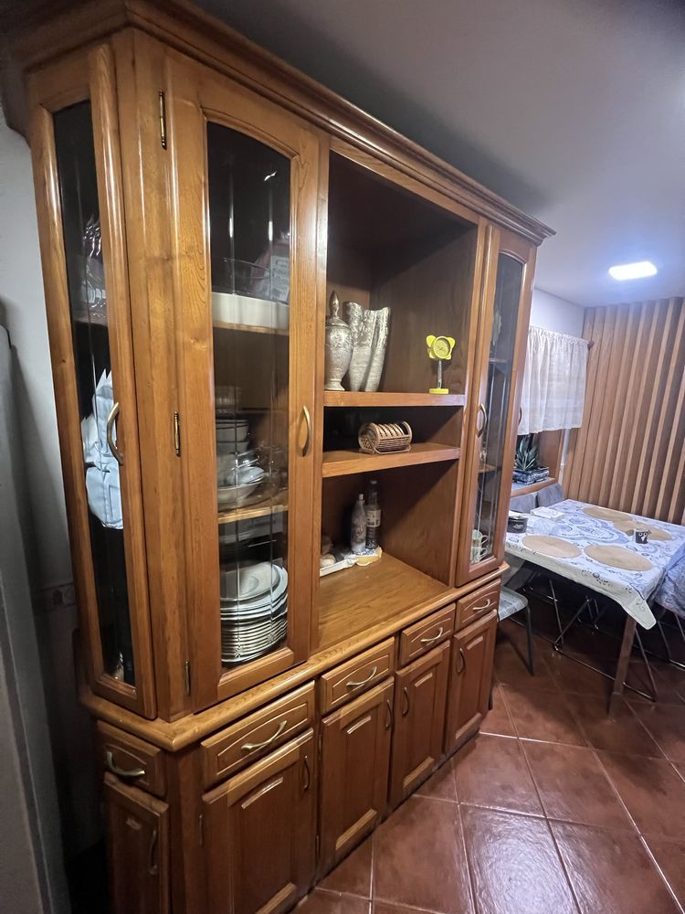 Movel em maciça em bom estado