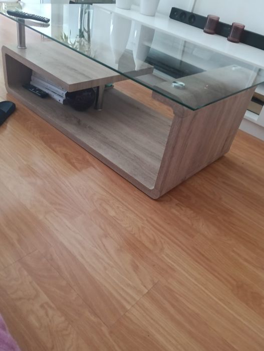 Sofá de sala, cadeiras e mesa de janta e mesa de centro de sala r