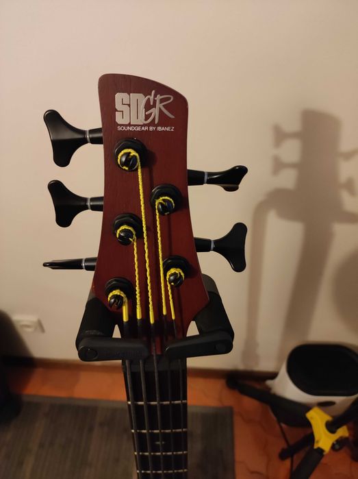 Baixo Ibanez 5 cordas (SR505E Brown Mahogany). Excelente estado, Saco.
