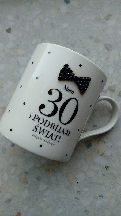 Kubek Mam 30 lat i podbijam świat/ Mad Dots / 30 urodziny