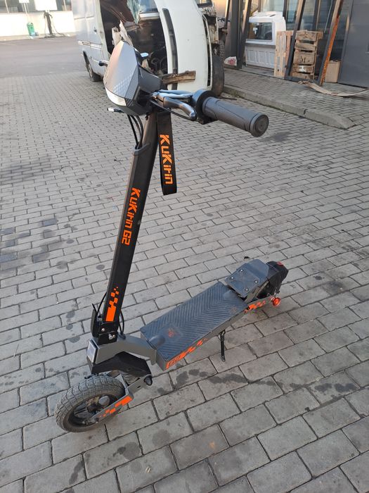 Продам самокт Kukirin G2