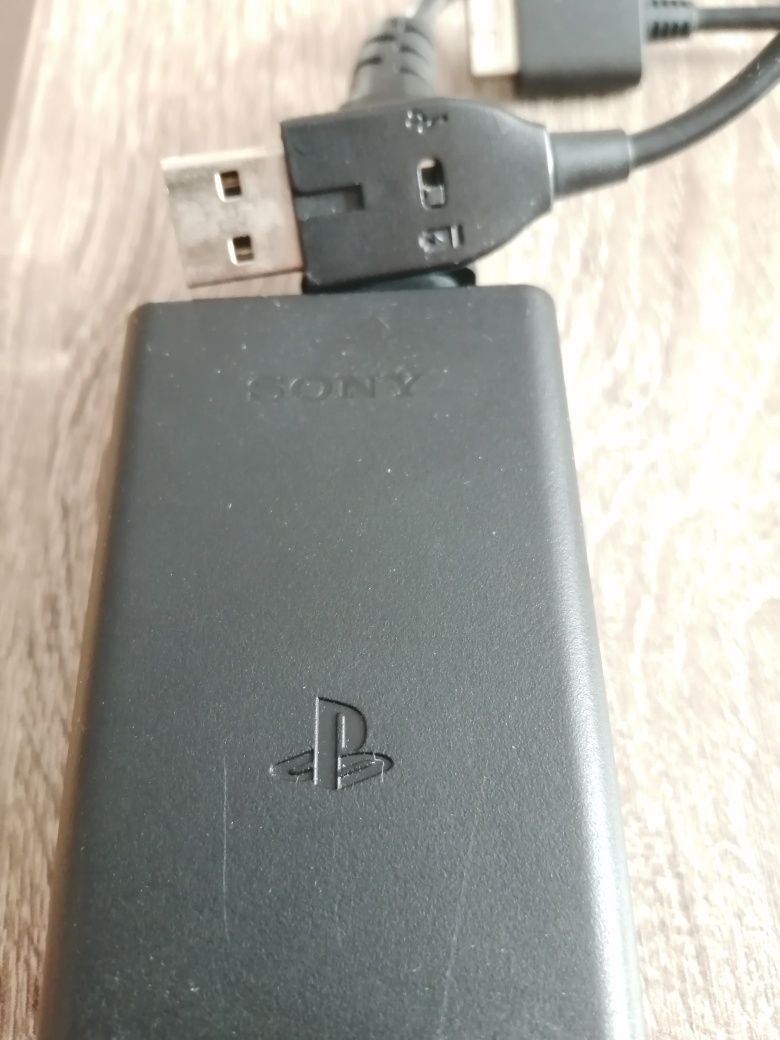 Konsola Sony PS Vita PCH-1104 z kartą 8 GB, etui, pudełko, 3 gry .