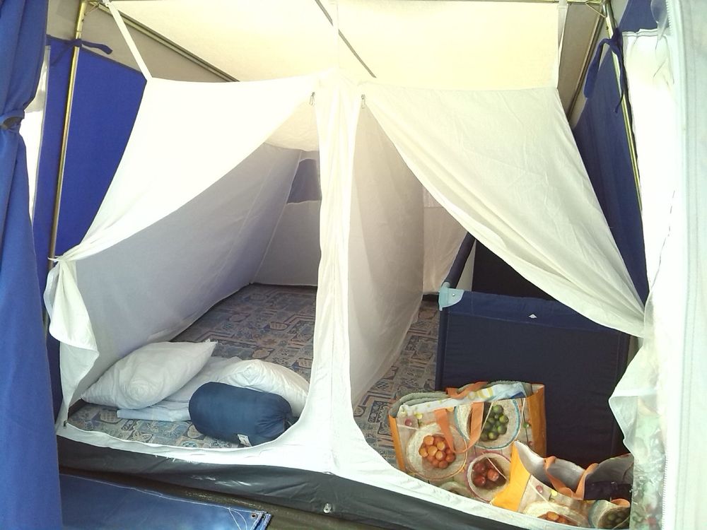 Vendo tenda  para 4 pessoas 2 quartos  usada