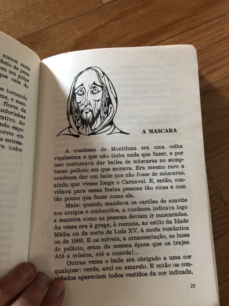Livro com oito historias infantis