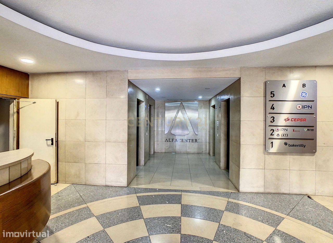 Escritório com 340 m2 na Av. Columbano Bordalo Pinheiro, Lisboa