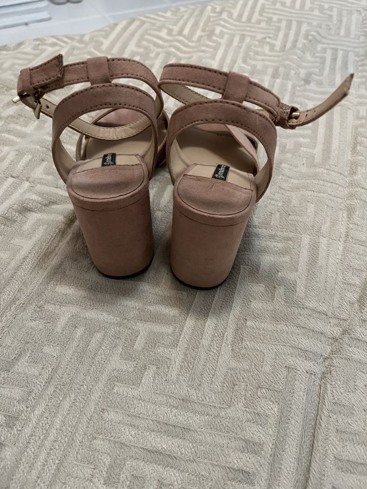 Sapatos rosa Stradivarius
