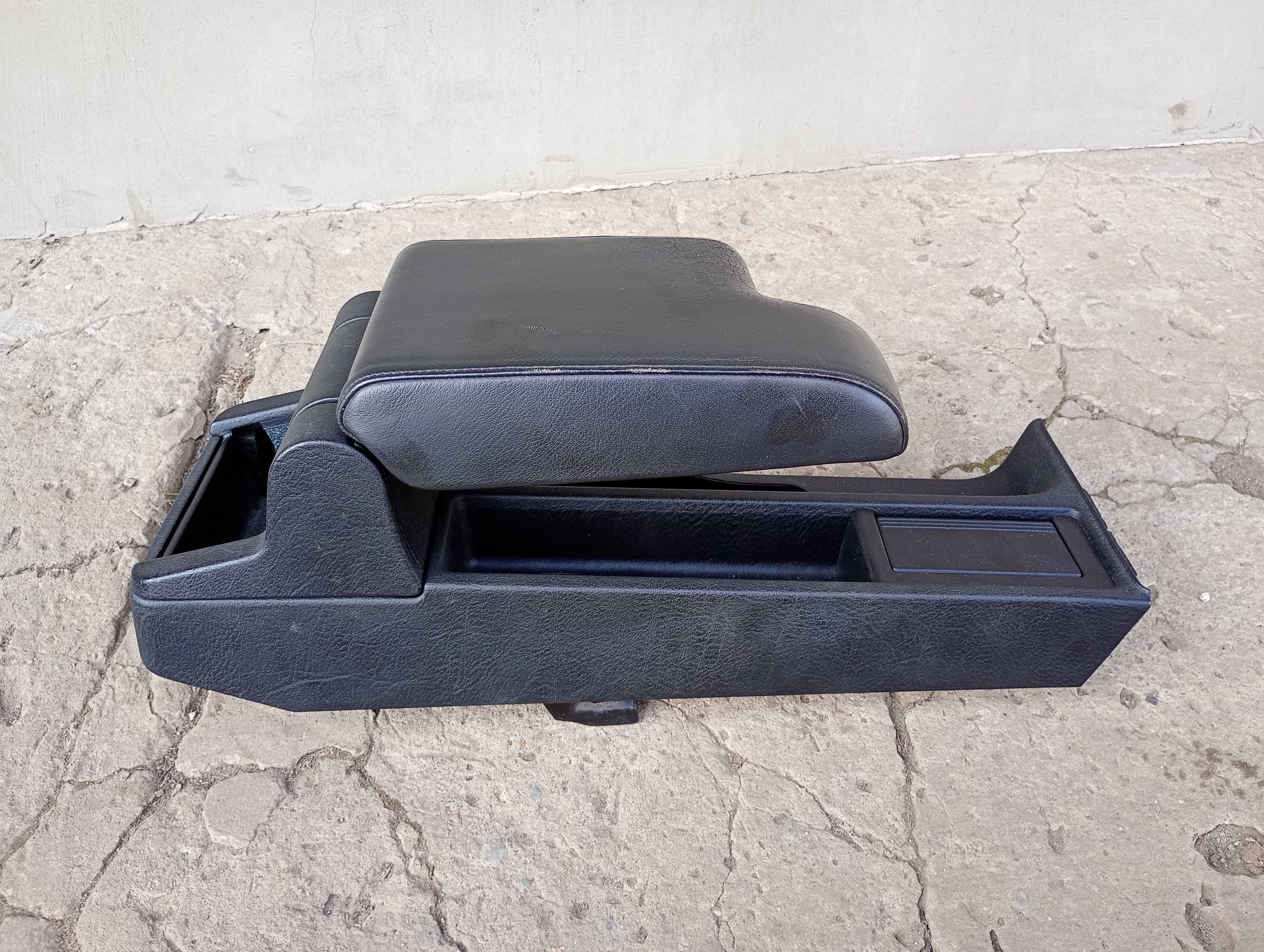 Tunel pod podłokietnik BMW E36 Cabrio (wersja pod cupholder/telefon)