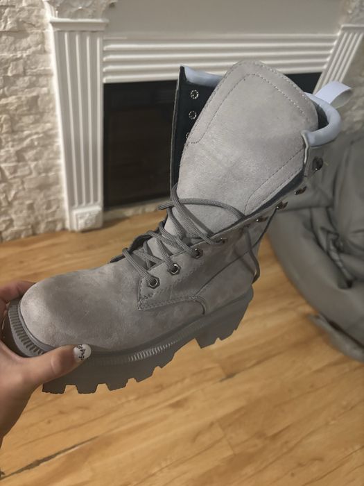 Демісезонні високі стильні чоботи, розмір 37. нові