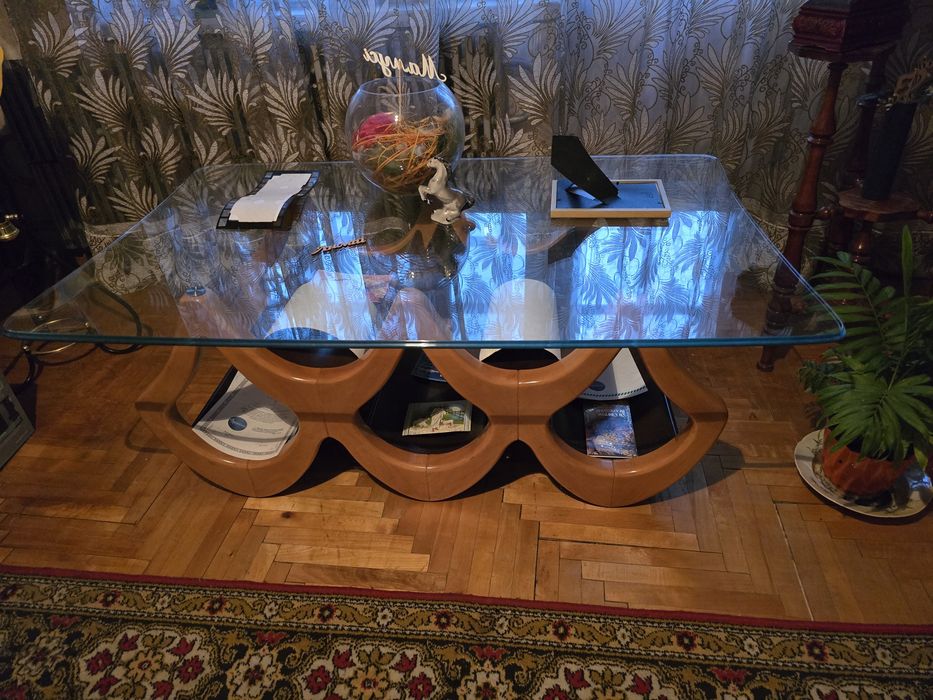 Журнальний столик