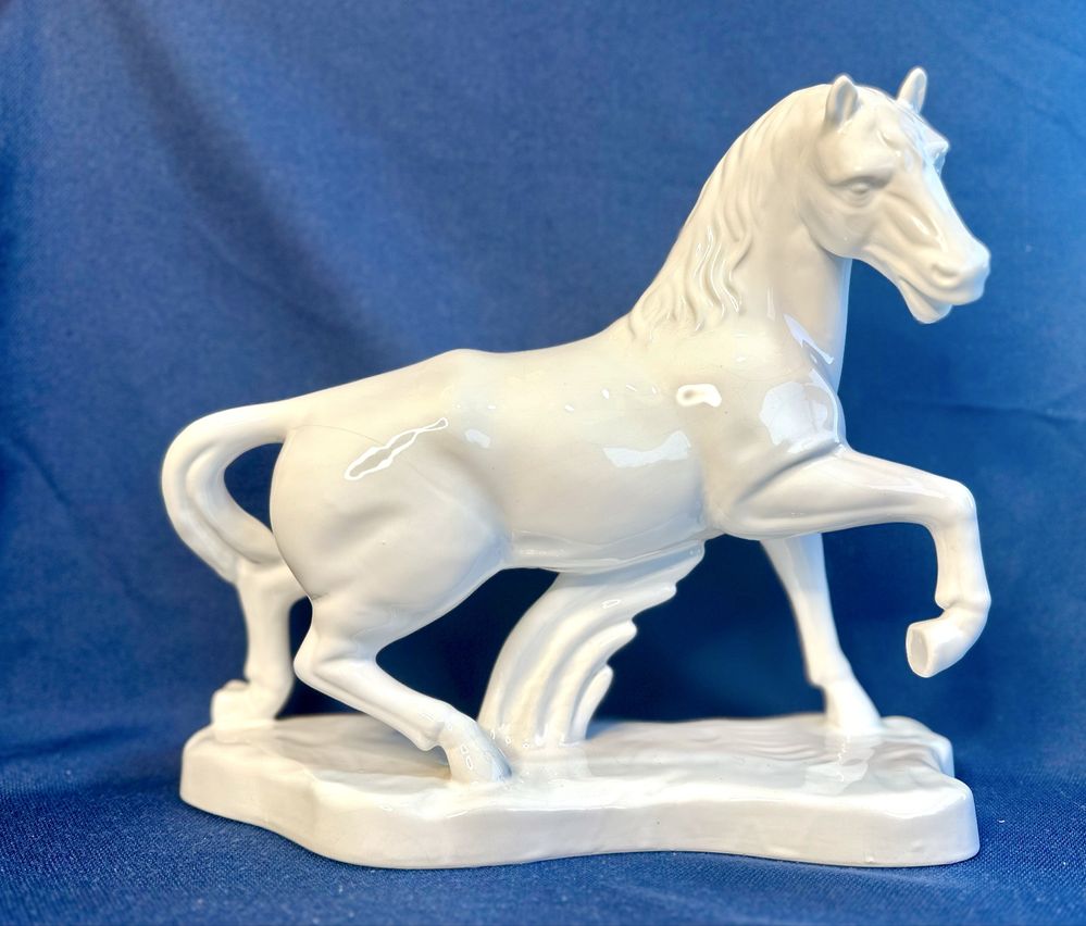 Cavalos de colecao em ceramica portuguesa e italiana