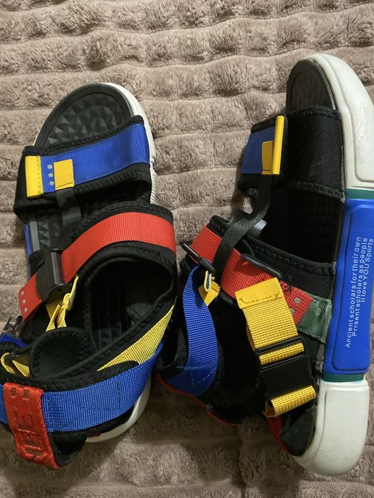 Сандалі різнокольорові