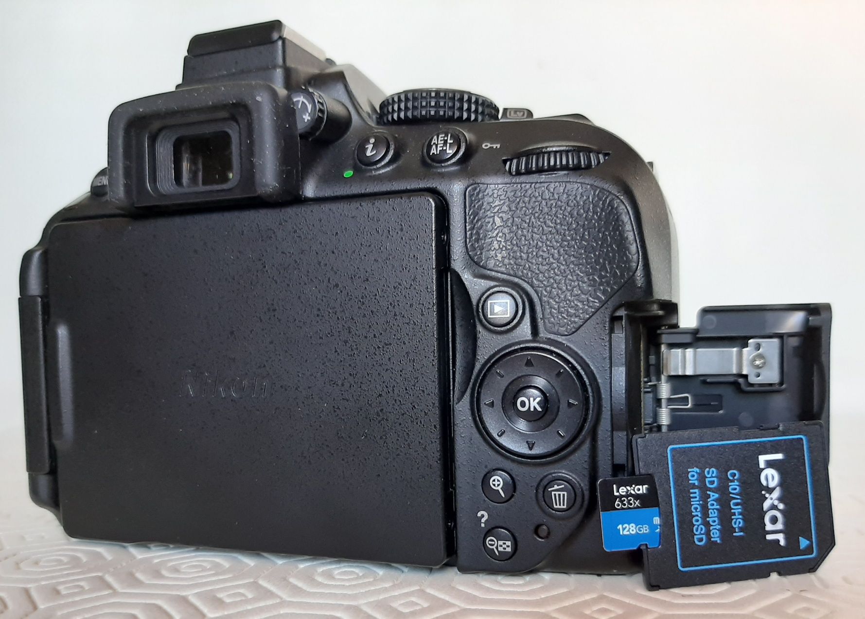 Nikon D5300 com lente 18-55mm VR - NOVA