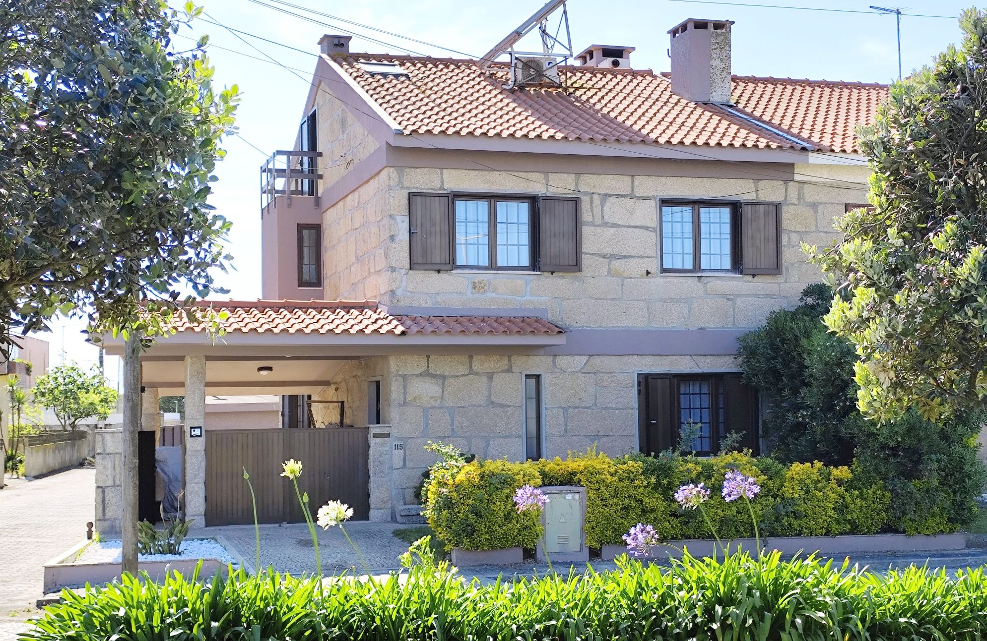 RESERVADO.      Moradia 3 quartos, 250 M2  - Mindelo - 2 linha mar