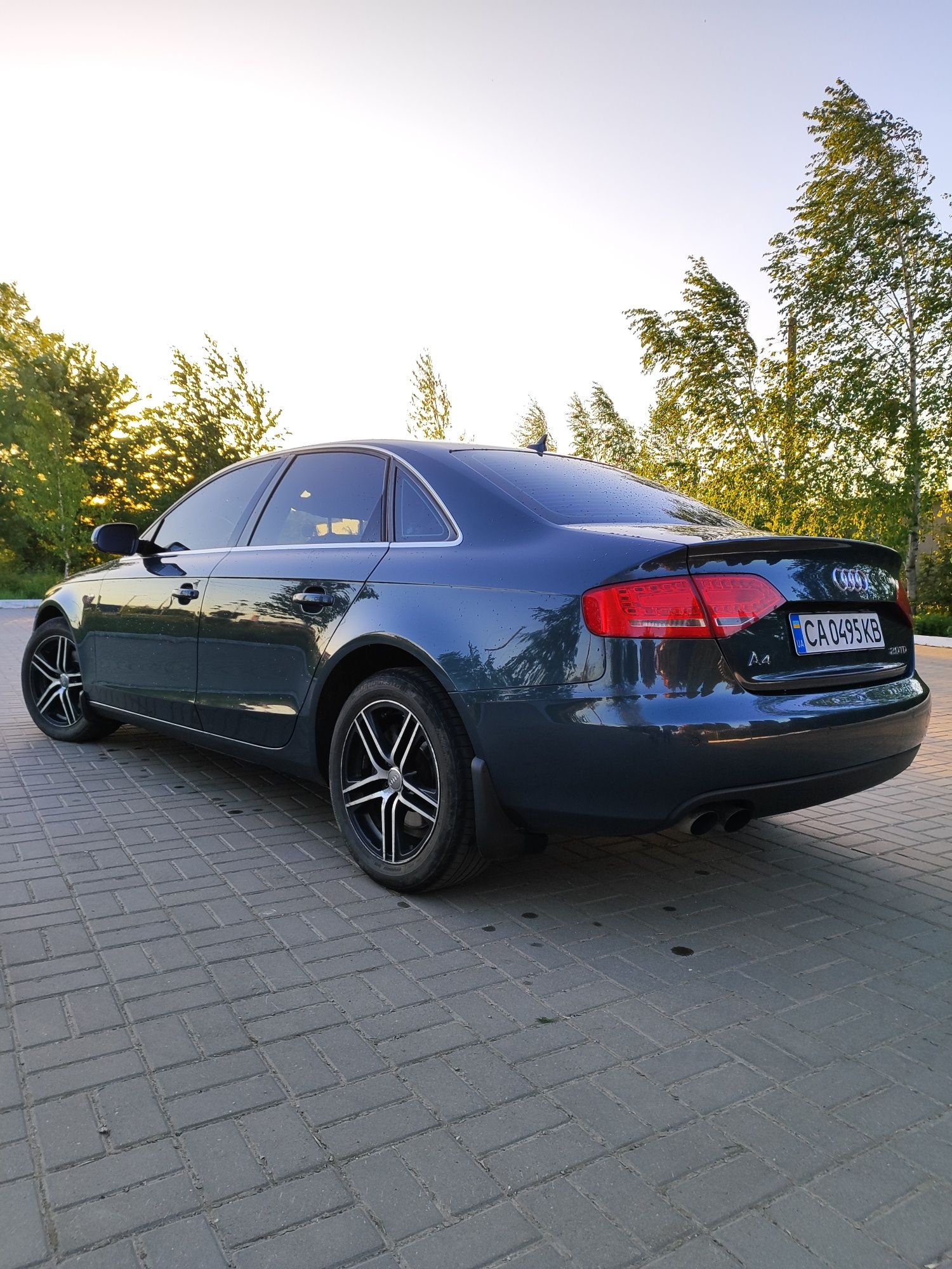 Продам своє авто  Audi A4 B8.