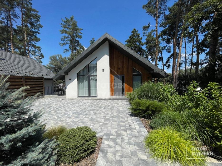 Сучасний будинок серед соснового лісу в КМ Нова Ходосівка