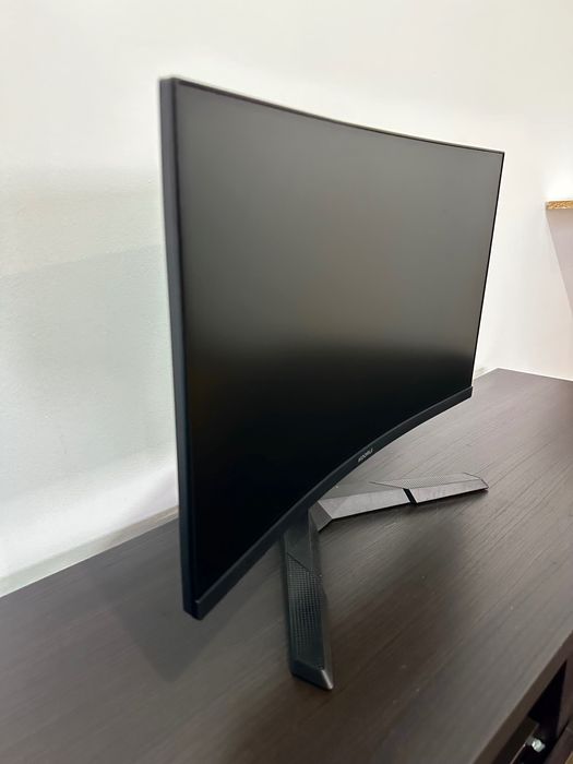 Monitor gamer curvo como novo