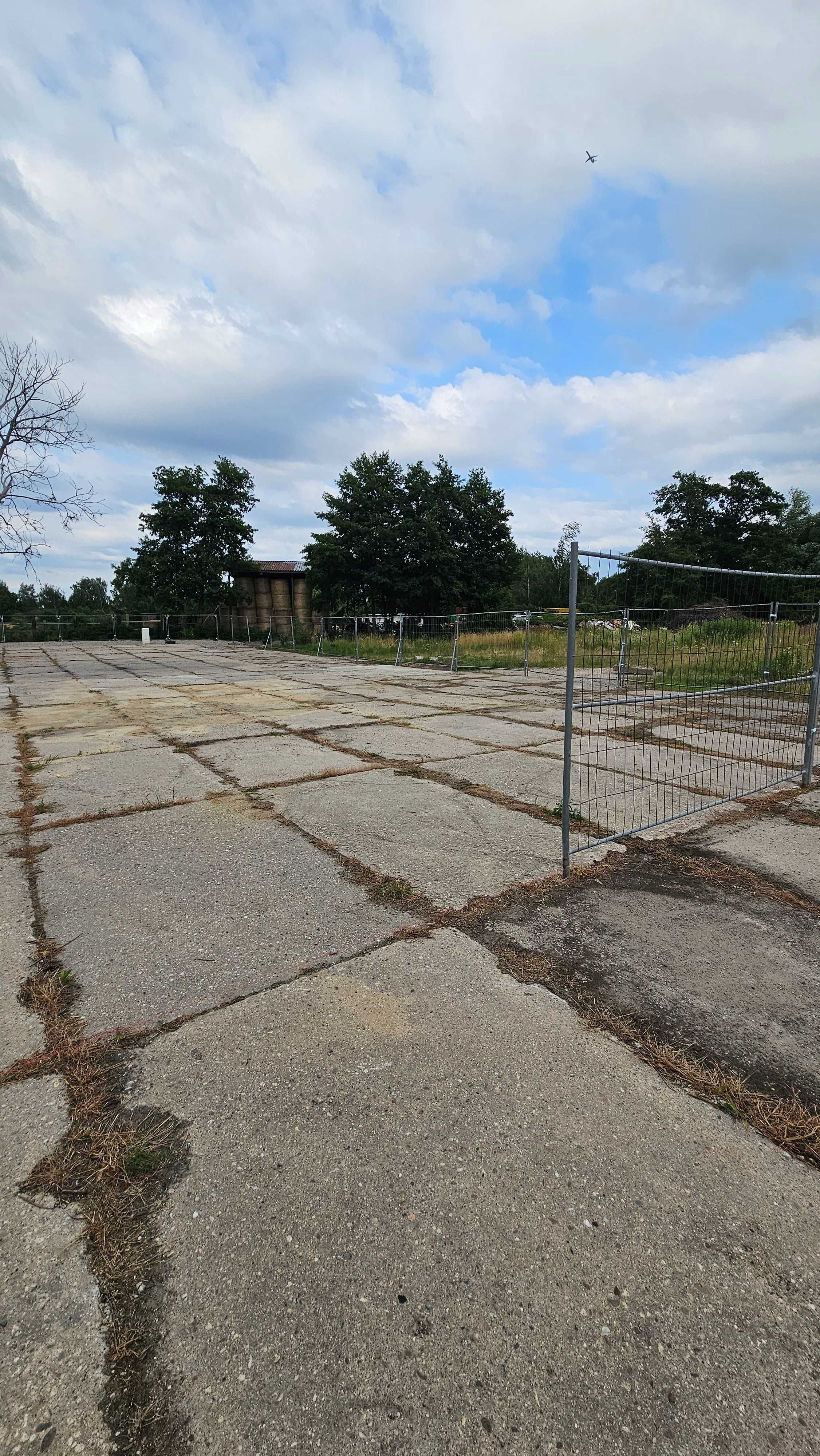 Wynajmę plac 1000m² utwardzony, woda, prąd, monitoring, oświetlenie,