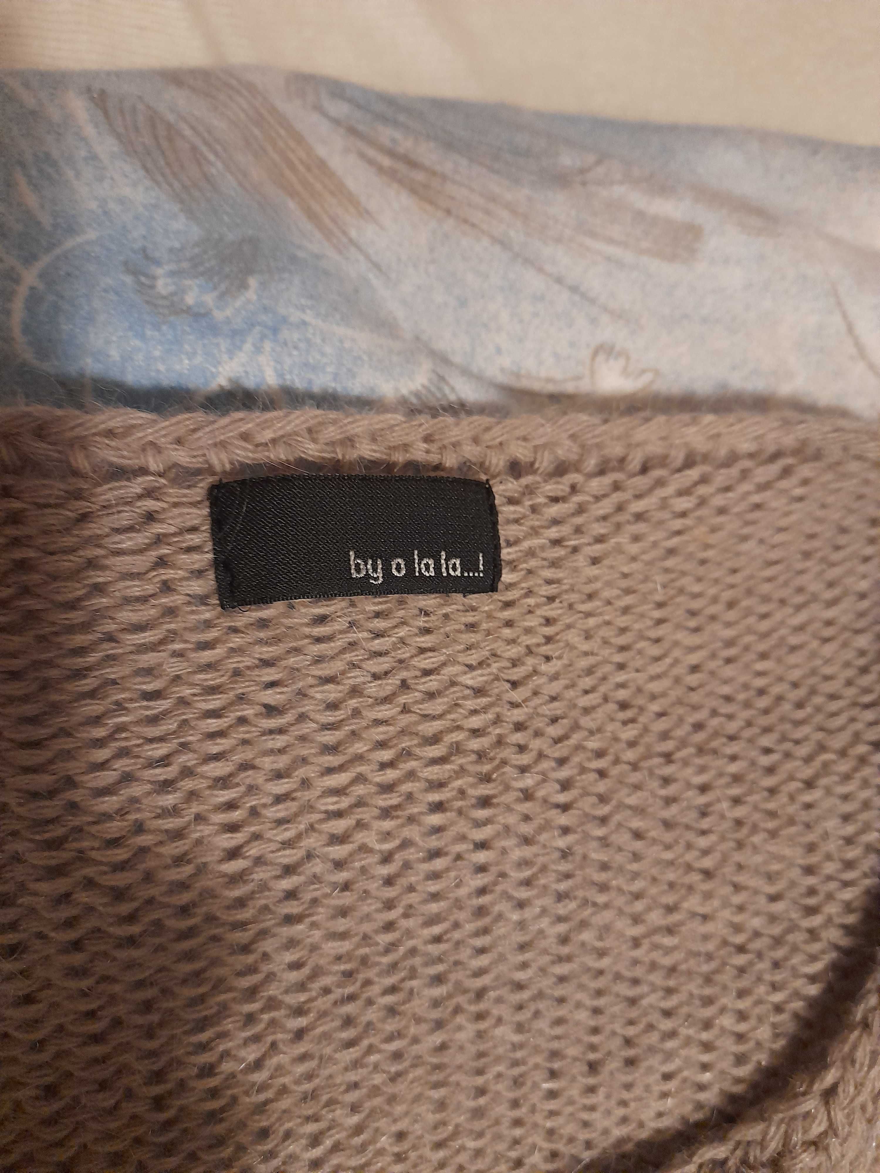 Sweter by olala cieplutki wełna falbanki czarne.