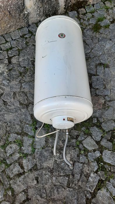 Cilindro oara água quente. Bom estado.