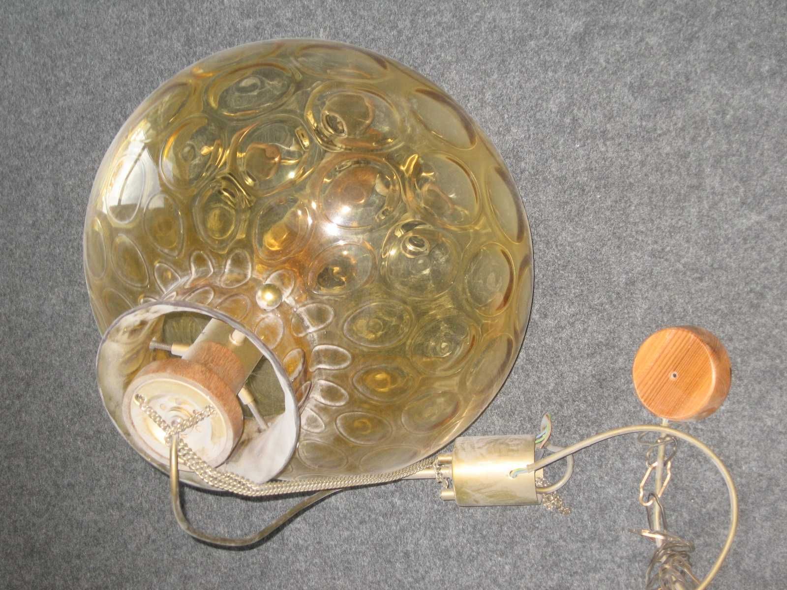Lampa    nad     stół