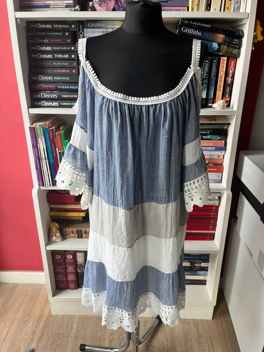 Fantazyjna sukienka z koronką