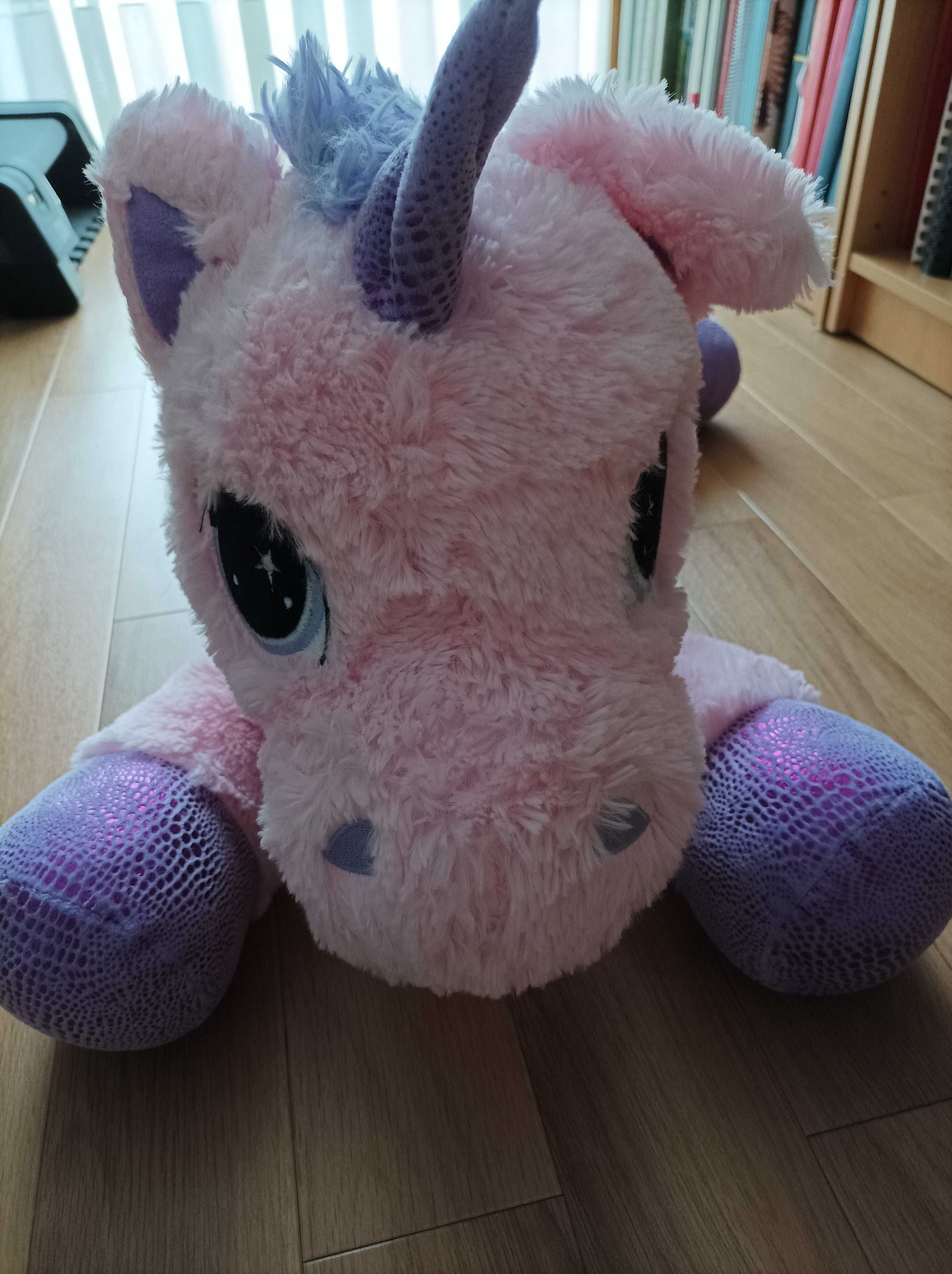 Peluche Unicórnio 70 cm de comprimento e 40 cm de largura