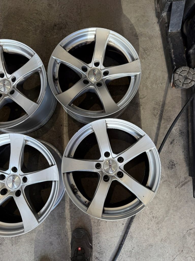 Felgi aluminiowe dezent 5x120 et18 8x17j