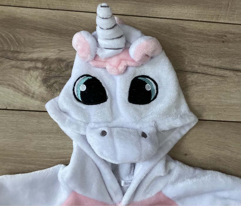 Unikatowy kombinezon (piżama) jednorożca, rozmiar uniwersalny z Sinsay