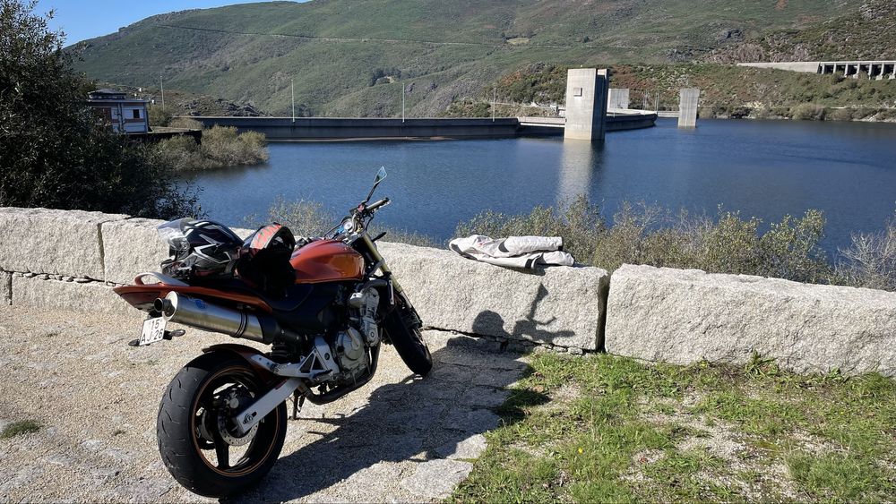 Hornet 600 como nova