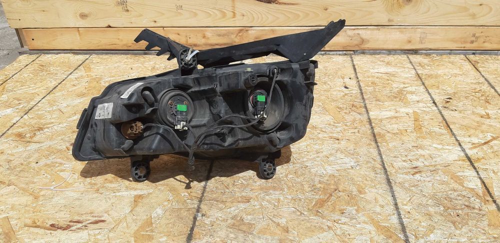 Lampa przednia Chrysler Voyager 11-18r prawa oryg