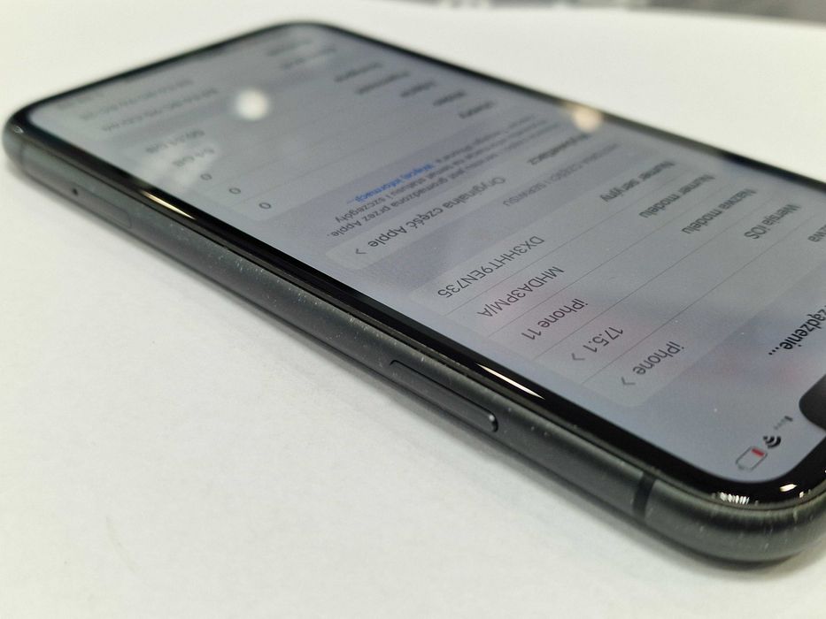 iPhone 11 64GB/ Black/ Bateria 82%/ Grade C/ +Ładowarka/ GW6MSC