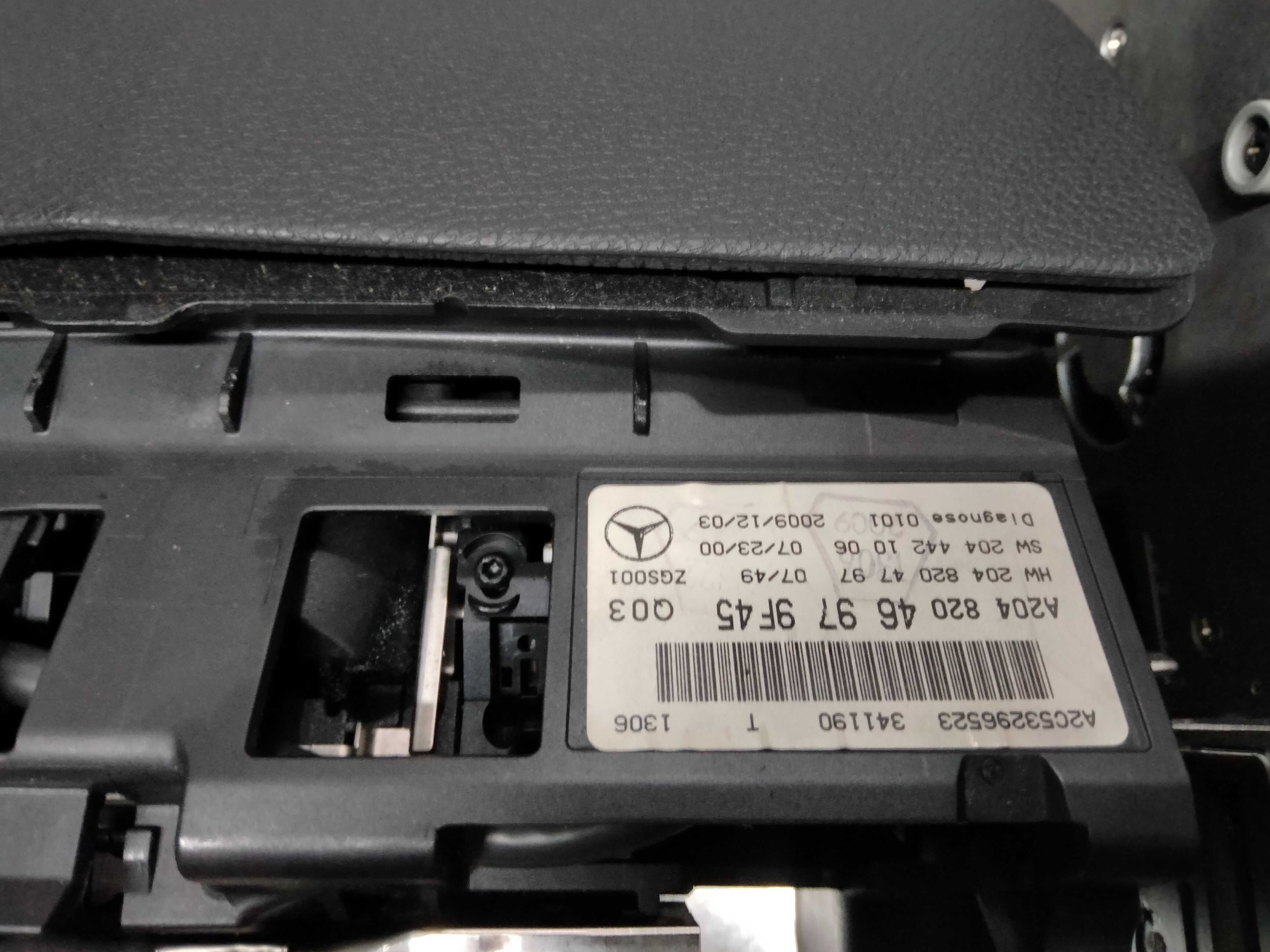 Mercedes C W204  C63 AMG Radio CD FM NAVI TEL COMAND