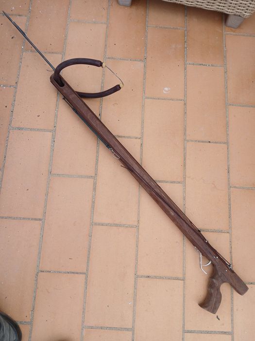 Arma de caça submarina de maderia